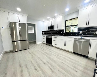 142 La Mancha Avenue - Photo Thumbnail 1