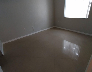 2307 Belmont Lane - Photo Thumbnail 3