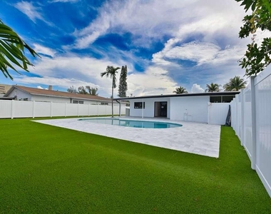 4721 Sw 43rd Terrace - Photo Thumbnail 12