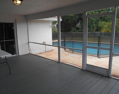 827 Nw 87th Avenue - Photo Thumbnail 32