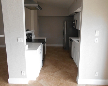 827 Nw 87th Avenue - Photo Thumbnail 7