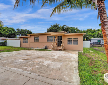 2180 Nw 105th Terrace - Photo Thumbnail 3