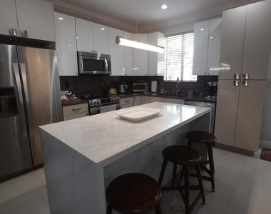 7373 Nw 174th Terrace - Photo Thumbnail 2