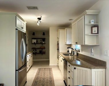 1421 Ne 41st Street - Photo Thumbnail 7