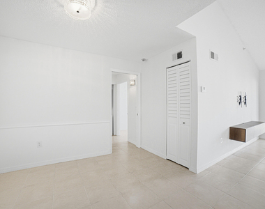1743 Village Boulevard - Photo Thumbnail 15