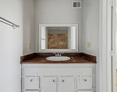 5222 Fleetwood Oaks Avenue - Photo Thumbnail 12