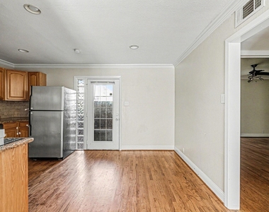 5222 Fleetwood Oaks Avenue - Photo Thumbnail 7