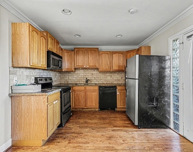 5222 Fleetwood Oaks Avenue - Photo Thumbnail 6