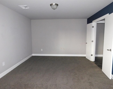 17517 Black Hawk Drive - Photo Thumbnail 9