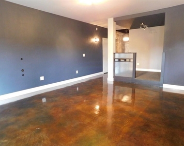 17517 Black Hawk Drive - Photo Thumbnail 2
