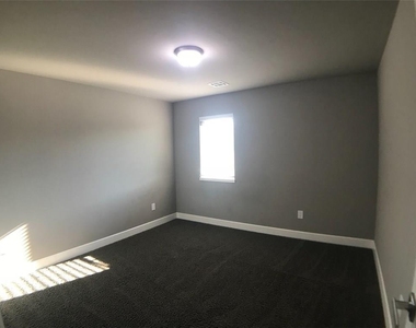 17517 Black Hawk Drive - Photo Thumbnail 13