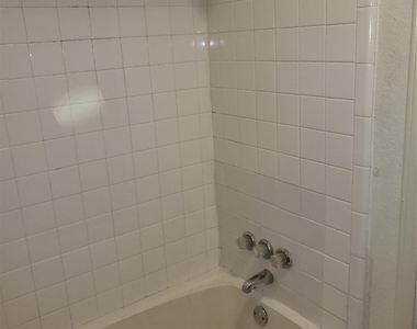 2732 Parkchester Drive - Photo Thumbnail 10