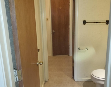 2732 Parkchester Drive - Photo Thumbnail 15