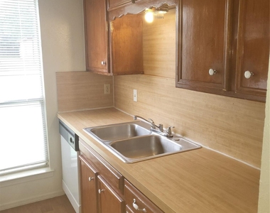 2732 Parkchester Drive - Photo Thumbnail 2