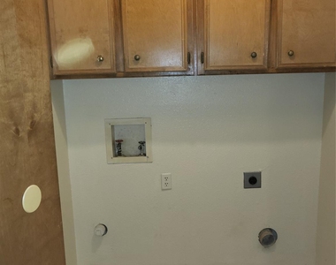 2732 Parkchester Drive - Photo Thumbnail 9