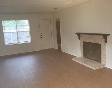 2732 Parkchester Drive - Photo Thumbnail 4