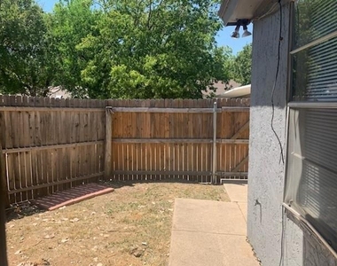 2732 Parkchester Drive - Photo Thumbnail 17