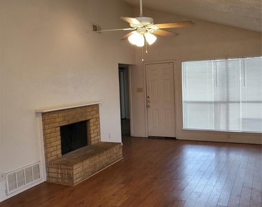 2718 Saint George Place - Photo Thumbnail 2