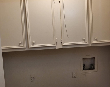 2718 Saint George Place - Photo Thumbnail 10