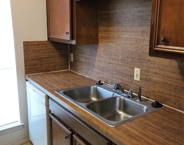 2718 Saint George Place - Photo Thumbnail 3