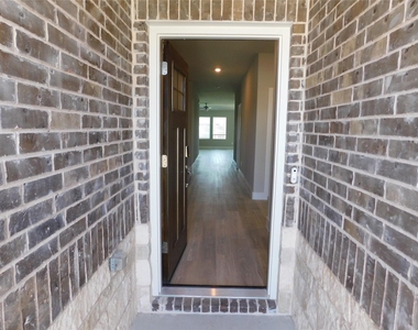 1407 Buck Run Drive - Photo Thumbnail 5