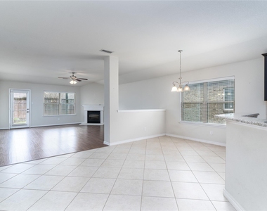 1404 Villa Paloma Boulevard - Photo Thumbnail 11