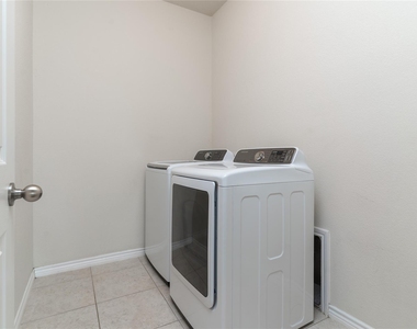 1404 Villa Paloma Boulevard - Photo Thumbnail 21