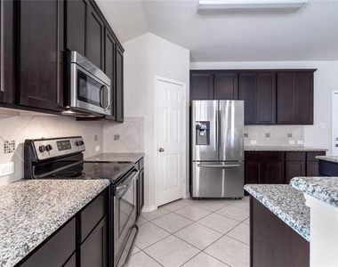1404 Villa Paloma Boulevard - Photo Thumbnail 8