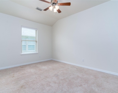 1404 Villa Paloma Boulevard - Photo Thumbnail 22