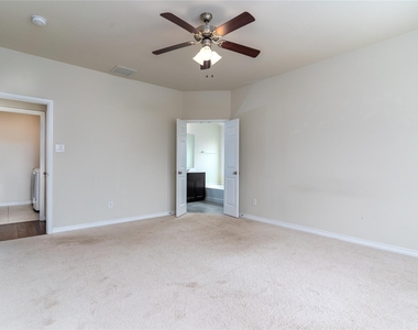 1404 Villa Paloma Boulevard - Photo Thumbnail 17