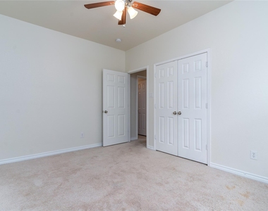 1404 Villa Paloma Boulevard - Photo Thumbnail 23