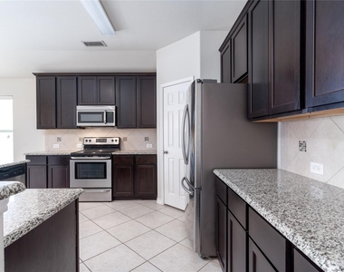1404 Villa Paloma Boulevard - Photo Thumbnail 7