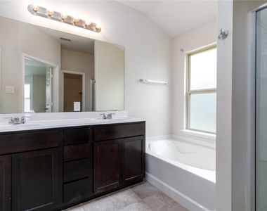 1404 Villa Paloma Boulevard - Photo Thumbnail 18