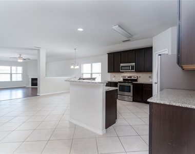 1404 Villa Paloma Boulevard - Photo Thumbnail 6