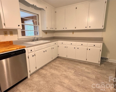 690 Brookdale Drive - Photo Thumbnail 12