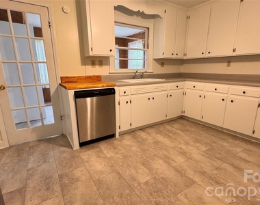 690 Brookdale Drive - Photo Thumbnail 13