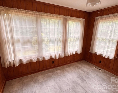 690 Brookdale Drive - Photo Thumbnail 9