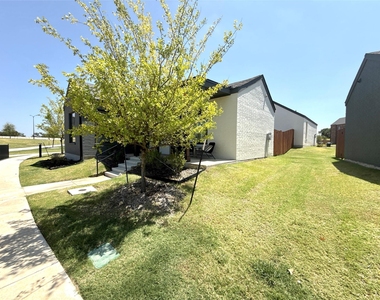 15883 Bear Trap Way - Photo Thumbnail 2