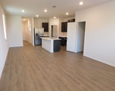 6226 Silver Maple Way - Photo Thumbnail 4