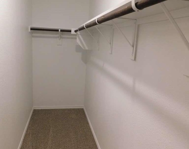 6226 Silver Maple Way - Photo Thumbnail 11