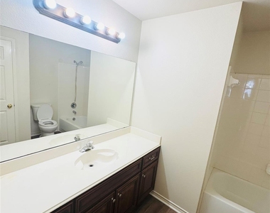 1545 Avonlea Drive - Photo Thumbnail 12