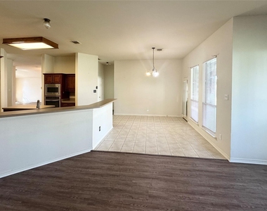 1545 Avonlea Drive - Photo Thumbnail 7