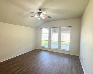 1545 Avonlea Drive - Photo Thumbnail 8