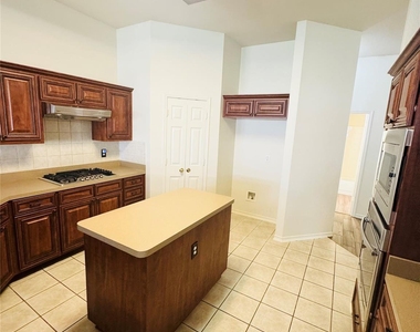 1545 Avonlea Drive - Photo Thumbnail 5