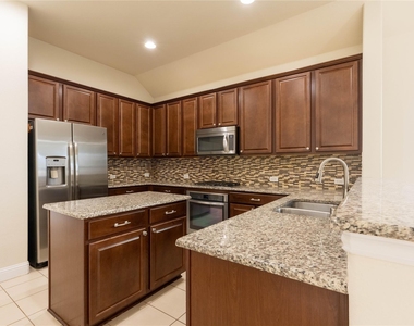 612 Calliopsis Street - Photo Thumbnail 8