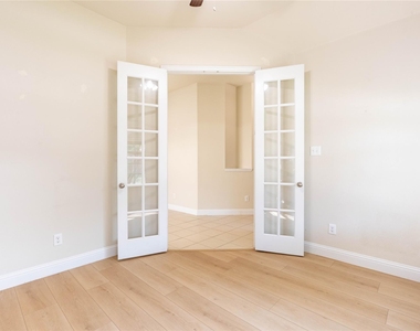 612 Calliopsis Street - Photo Thumbnail 5