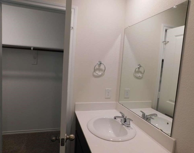 6223 Silver Maple Way - Photo Thumbnail 16
