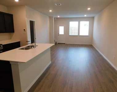 6223 Silver Maple Way - Photo Thumbnail 4