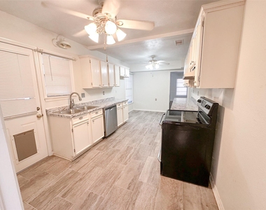 6454 Camp Bowie Boulevard - Photo Thumbnail 10