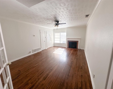 6454 Camp Bowie Boulevard - Photo Thumbnail 5